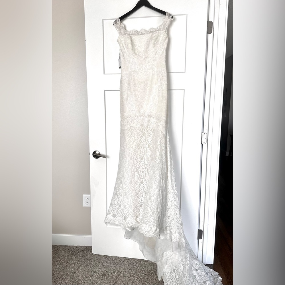 NWT Alyne by Rita Vinieris “Juliet” Chantilly lace wedding dress with train - Picture 2 of 6